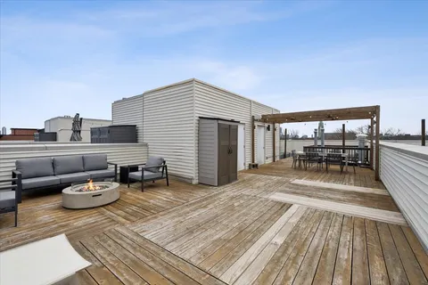 $749,990 | 1423 West Belmont Avenue, Unit 4, Chicago, IL 60657