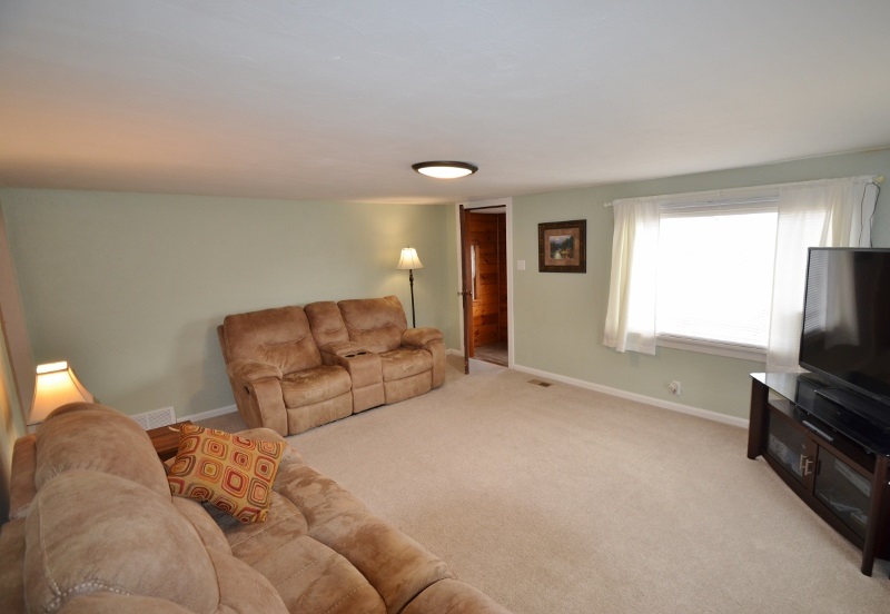 10704 Aboite Road Roanoke, IN 46783 - Photo 6 of 36