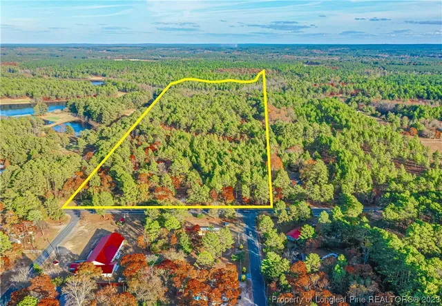 a view of an outdoor space