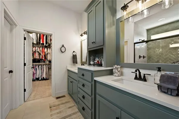 $639,900 | 1814 Woodward Circle, Raymore, MO 64083