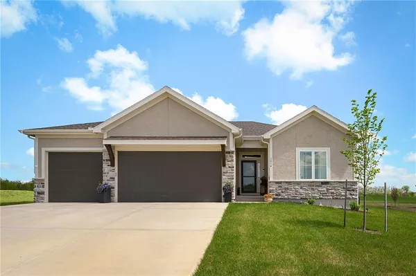 $639,900 | 1814 Woodward Circle, Raymore, MO 64083