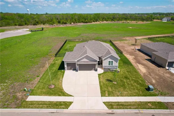 $639,900 | 1814 Woodward Circle, Raymore, MO 64083