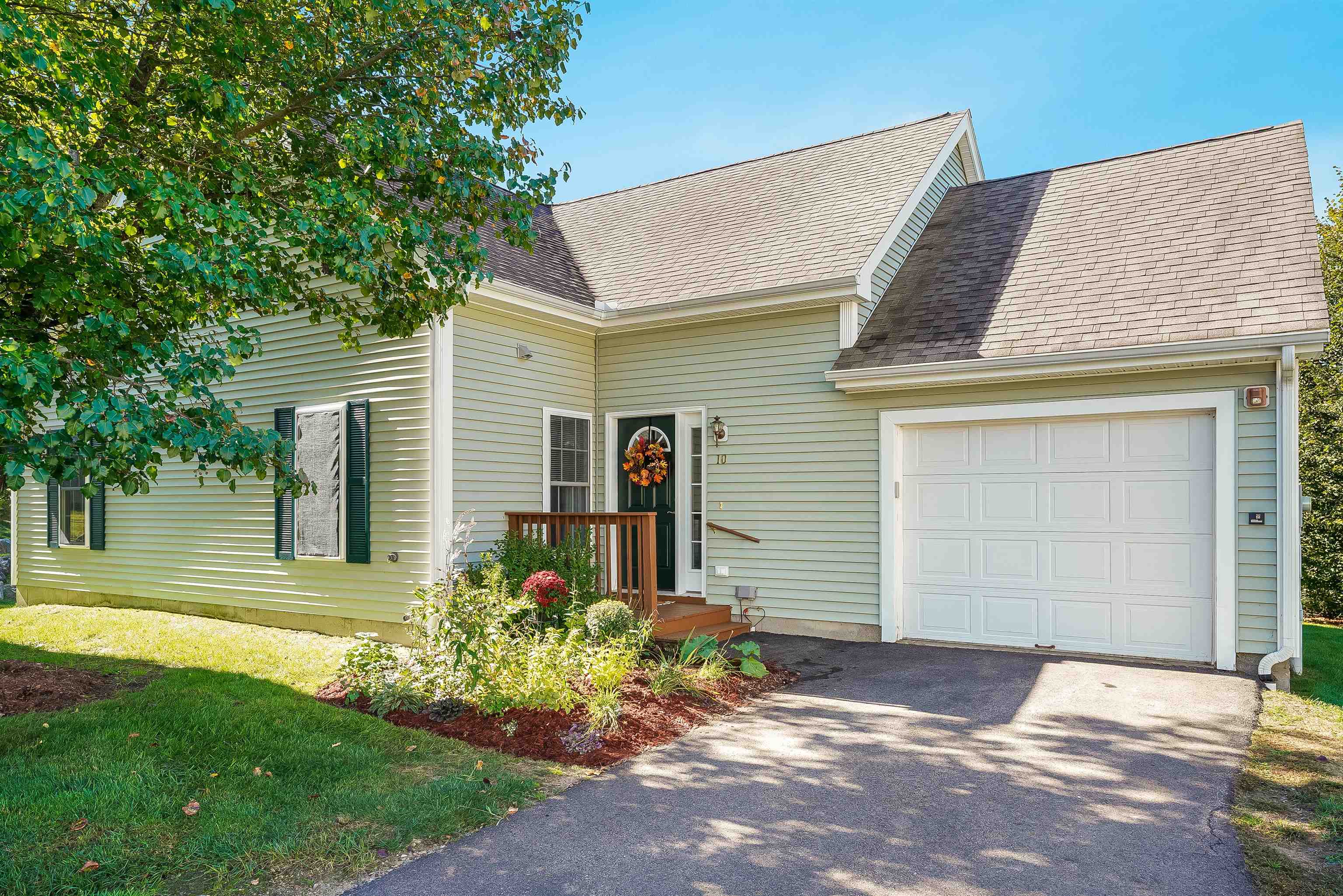 10 Cascade Circle Merrimack, NH 03054 - Photo 1 of 27 Gallery Image 1