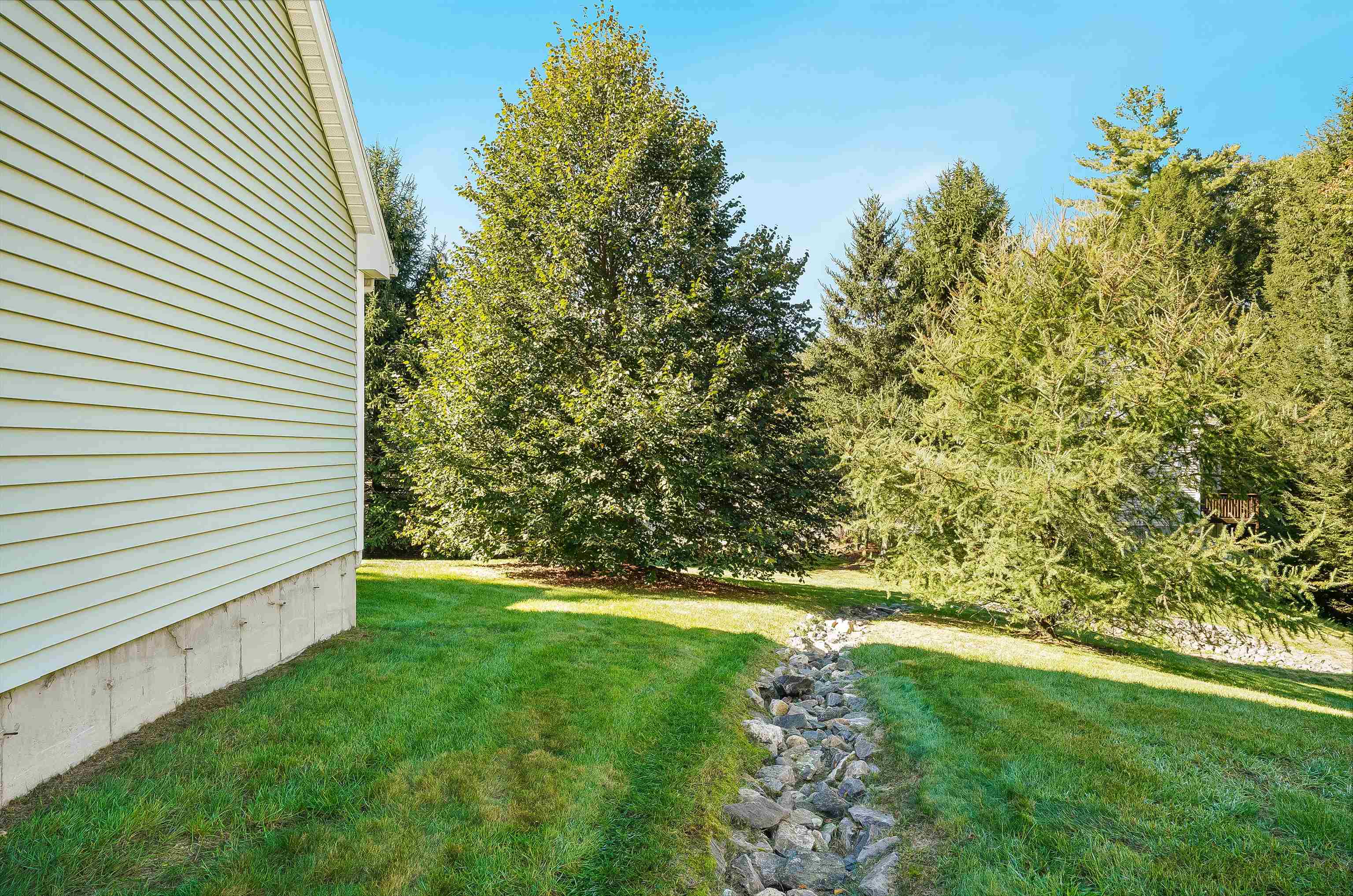 10 Cascade Circle Merrimack, NH 03054 - Photo 7 of 27 Gallery Image 7