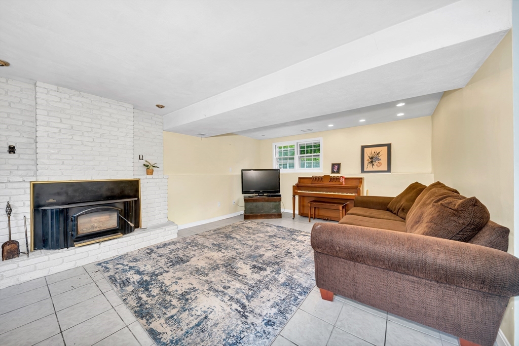 1 Howe Street Ipswich, MA 01938 - Photo 27 of 34