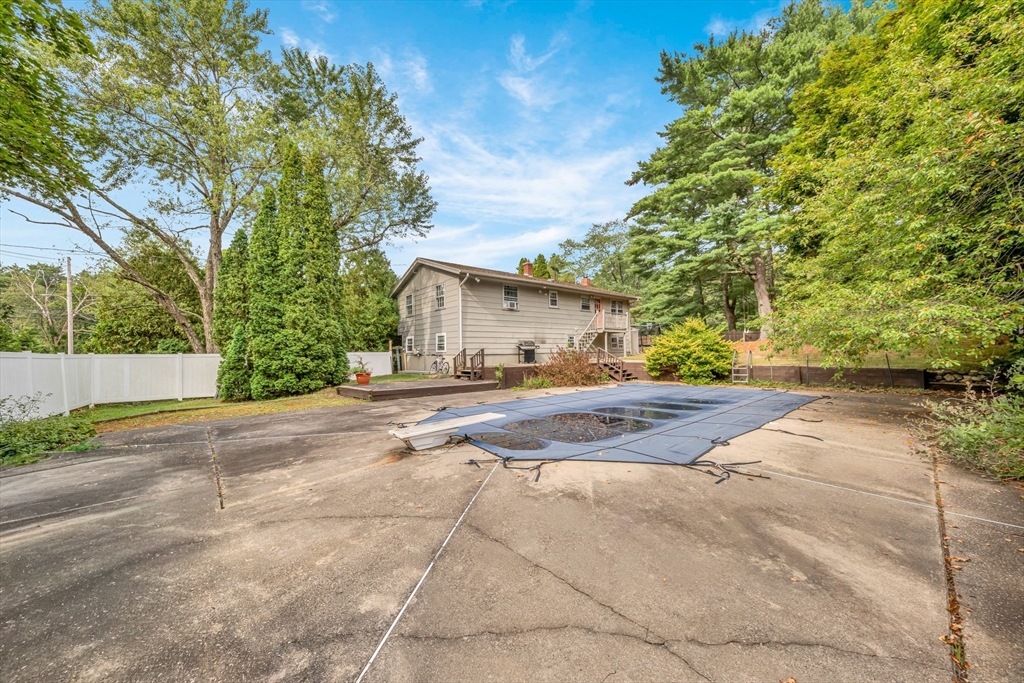 1 Howe Street Ipswich, MA 01938 - Photo 7 of 34