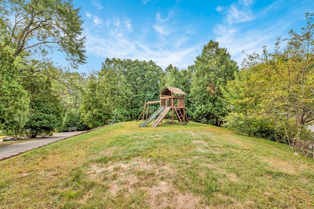 1 Howe Street Ipswich, MA 01938 - Photo 9 of 34