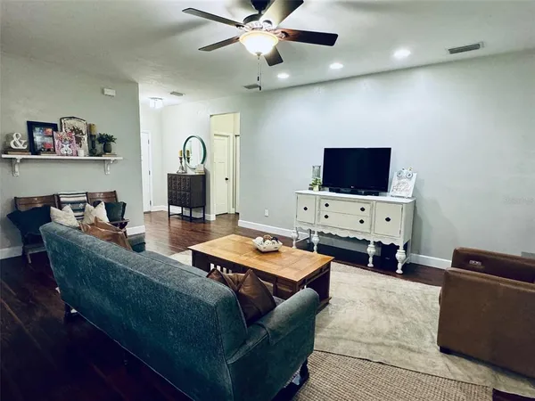 $2,350 | 16686 Northwest 194th Terrace, High Springs, FL 32643