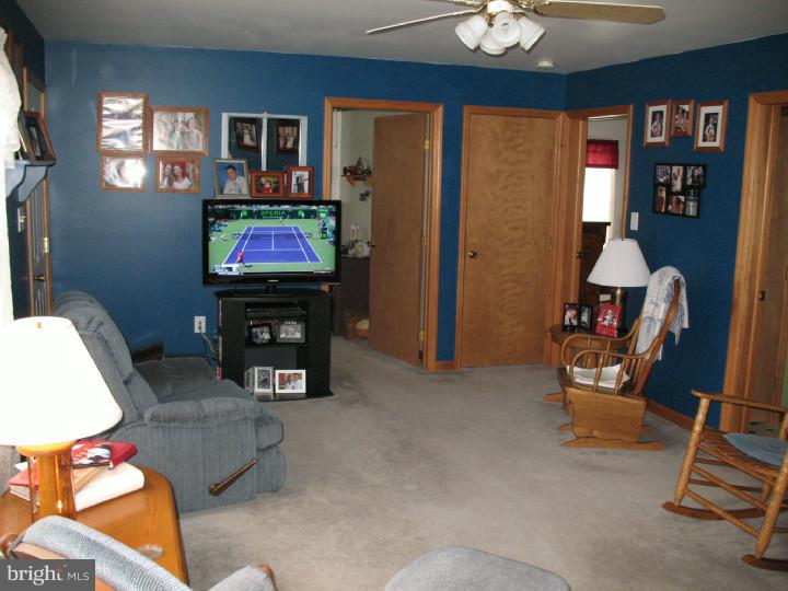 163 Kerlin Road Alloway, NJ 08079 - Photo 14 of 16 Living Room