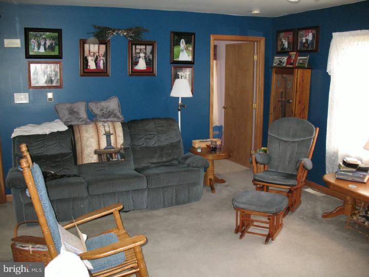 163 Kerlin Road Alloway, NJ 08079 - Photo 5 of 16 Living Room
