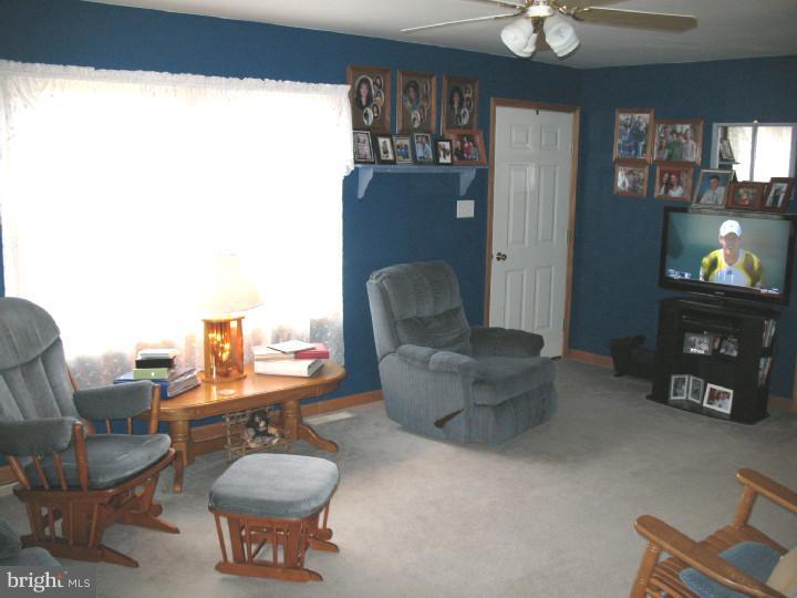 163 Kerlin Road Alloway, NJ 08079 - Photo 7 of 16 Living Room