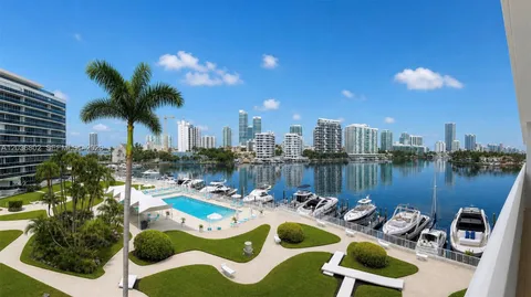 $4,950 | 900 Bay Drive, Unit 424, Miami Beach, FL 33141
