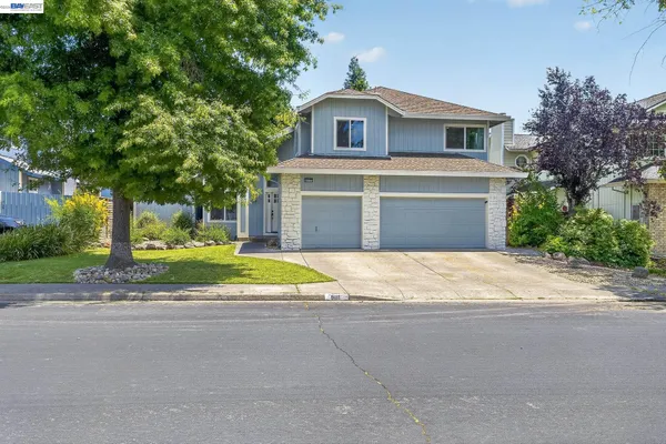 $950,000 | 9111 Piccadilly Circle, Windsor, CA 95492