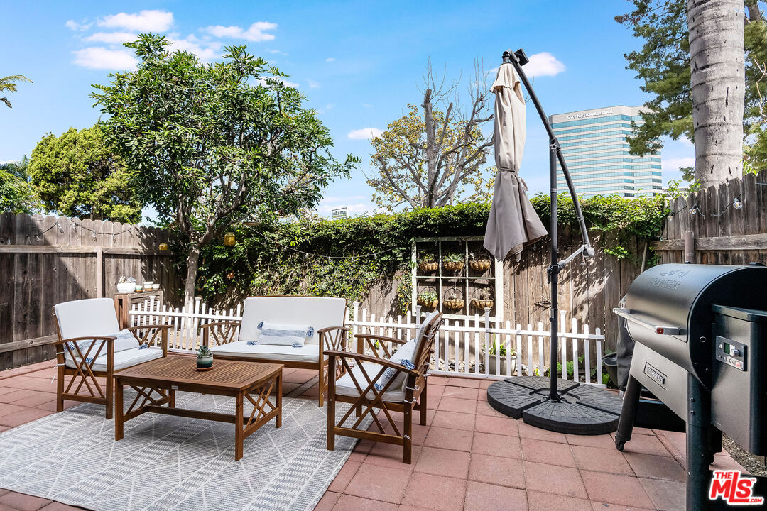 4443 Saugus Avenue, Unit 3 Sherman Oaks, CA 91403 - Photo 15 of 35 a view of a chairs and table in patio