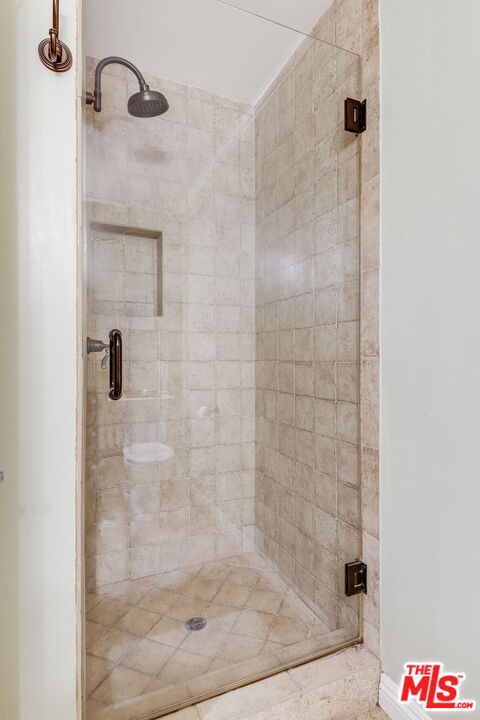 4443 Saugus Avenue, Unit 3 Sherman Oaks, CA 91403 - Photo 23 of 35 a bathroom with a shower