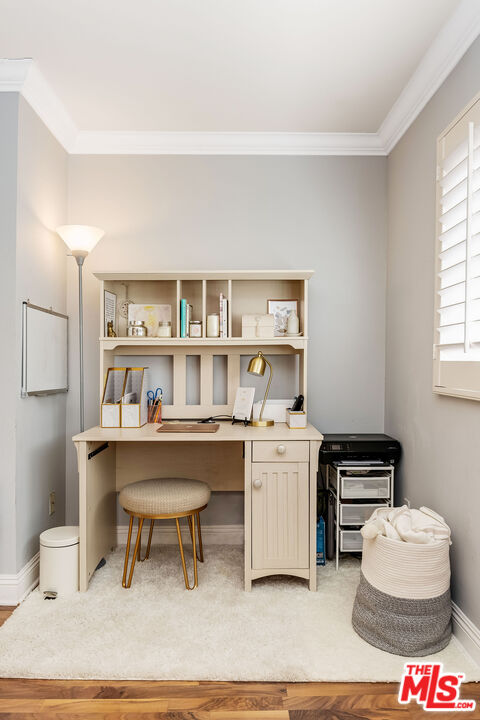 4443 Saugus Avenue, Unit 3 Sherman Oaks, CA 91403 - Photo 27 of 35 a living room with a couch and a bookshelf
