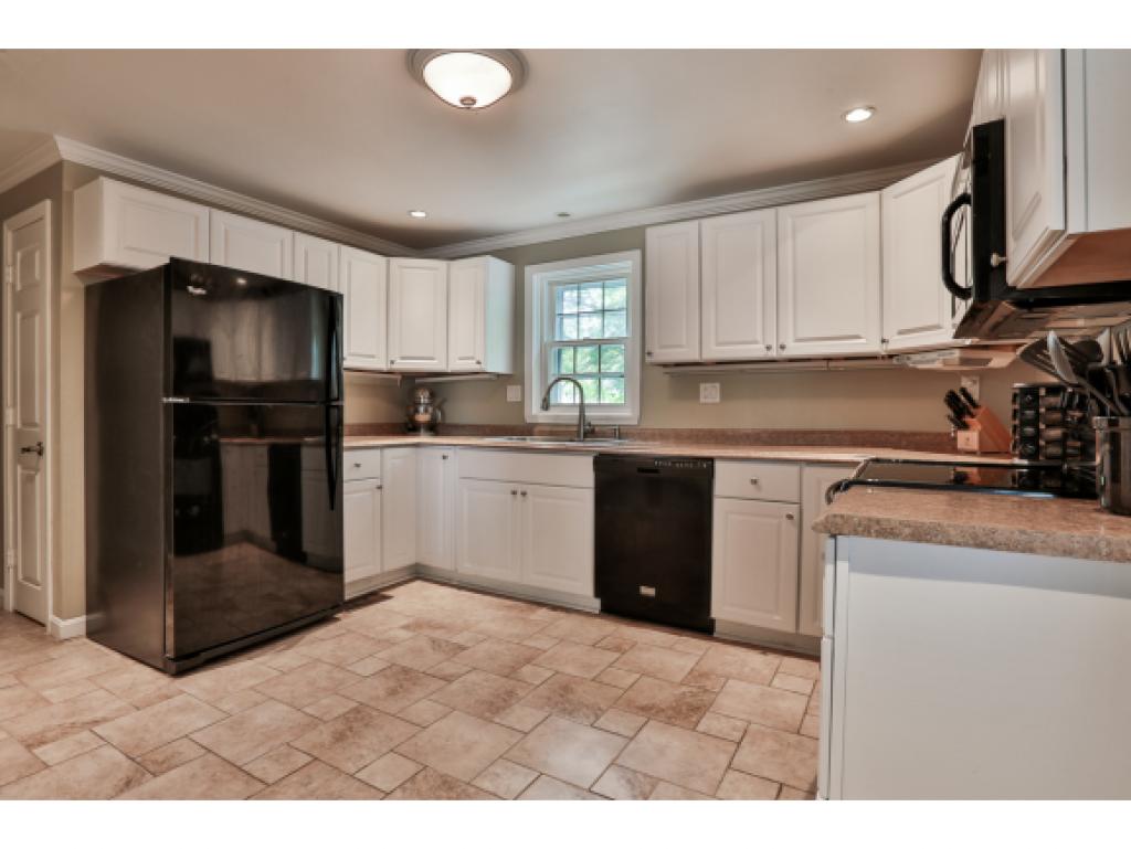 149 Mapleton Road Manchester, NH 03103 - Photo 14 of 31