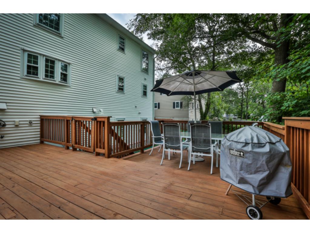 149 Mapleton Road Manchester, NH 03103 - Photo 3 of 31