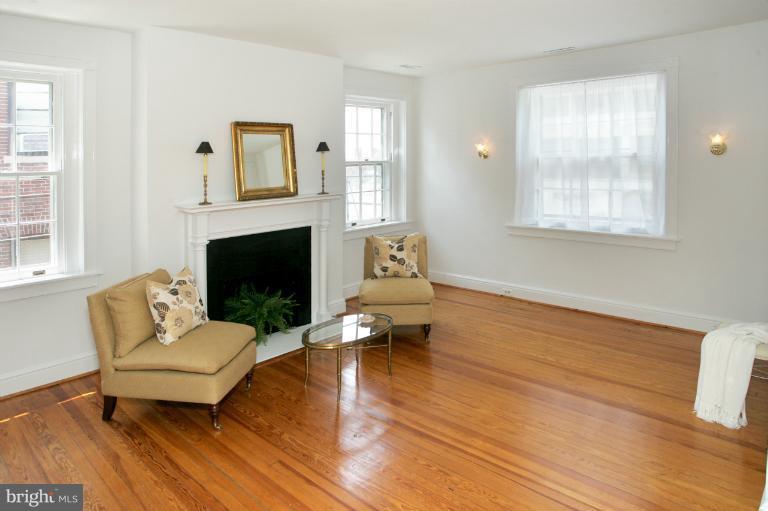 1929 19th Street Northwest Washington, DC 20009 - Photo 11 of 23 Master suite sitting room