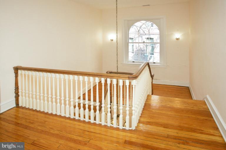 1929 19th Street Northwest Washington, DC 20009 - Photo 15 of 23 Palladian window on the landing
