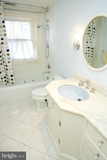 1929 19th Street Northwest Washington, DC 20009 - Photo 23 of 23 Fourth floor bath