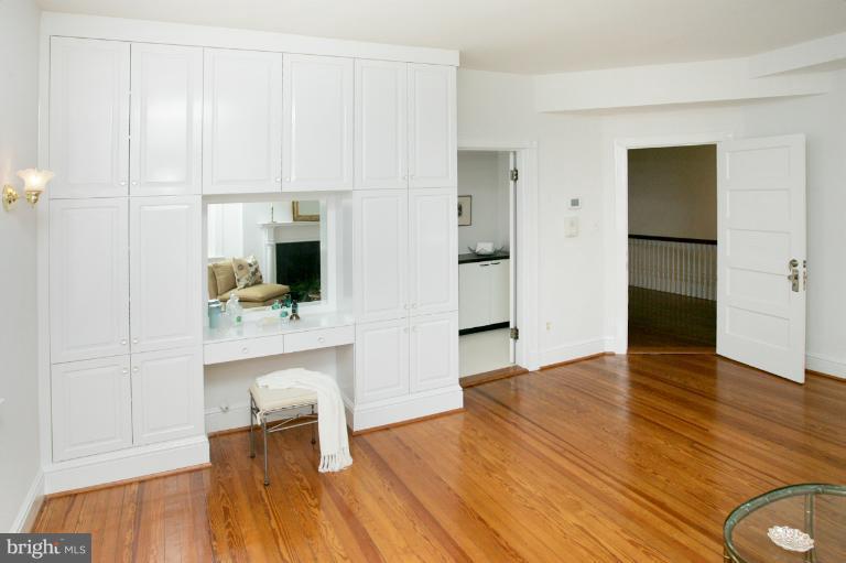 1929 19th Street Northwest Washington, DC 20009 - Photo 6 of 23 Master suite dressing area