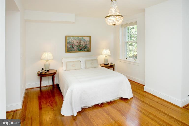 1929 19th Street Northwest Washington, DC 20009 - Photo 10 of 23 Master suite bedroom