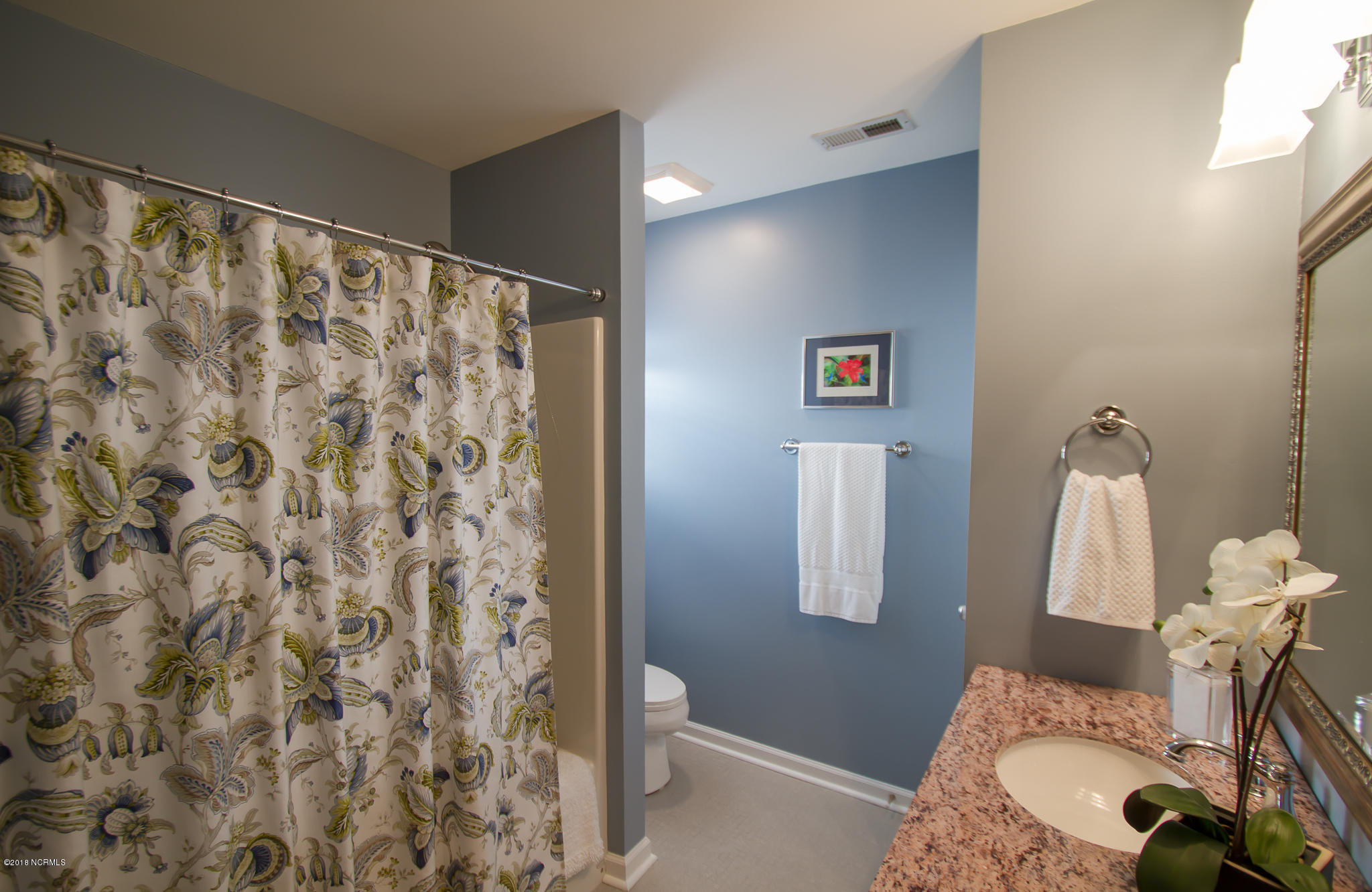 5110 Long Pointe Road Wilmington, NC 28409 - Photo 17 of 34 Full bath between bedrooms