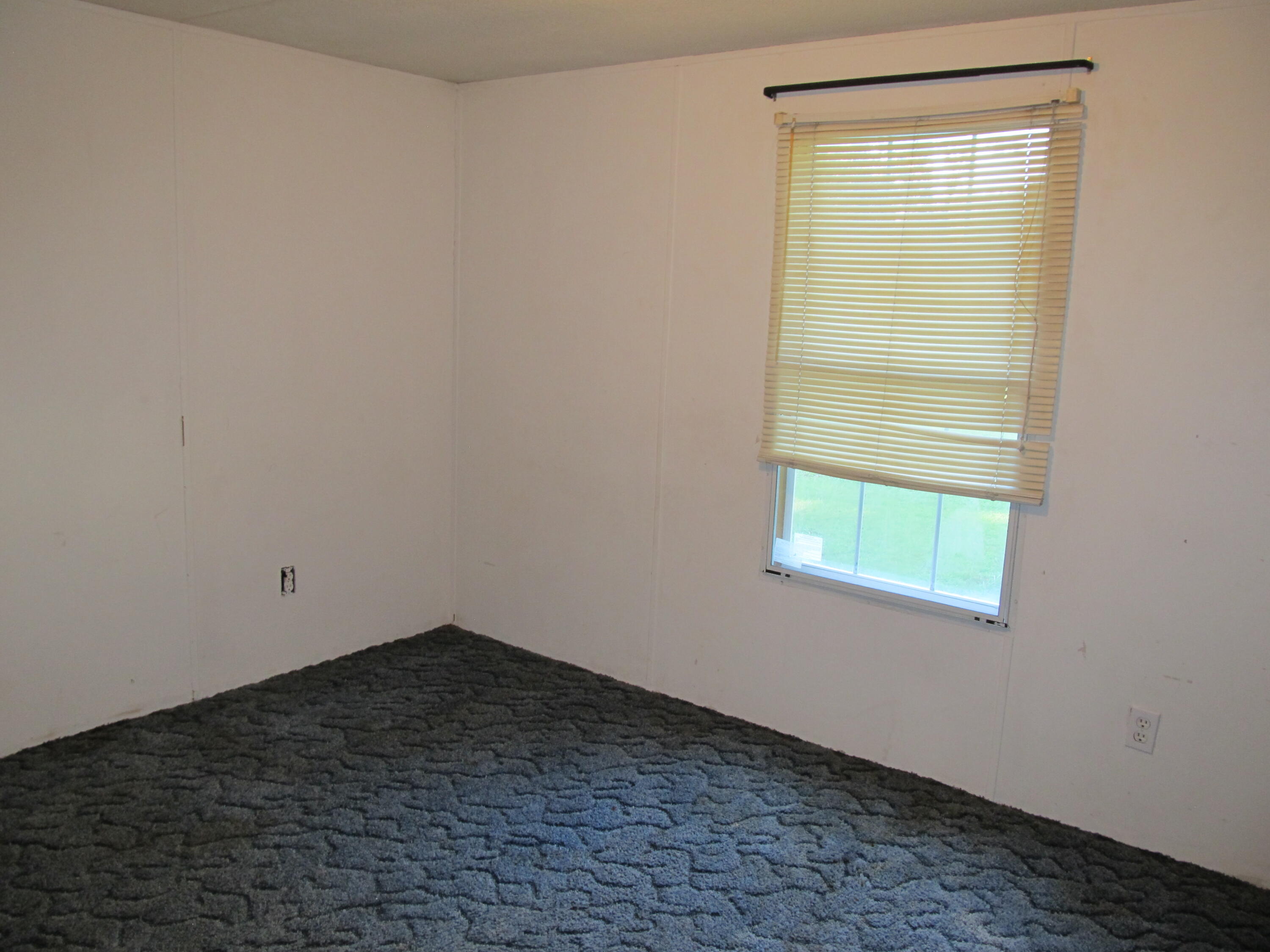 211 River Road Samson, AL 36477 - Photo 14 of 23 an empty room with a window