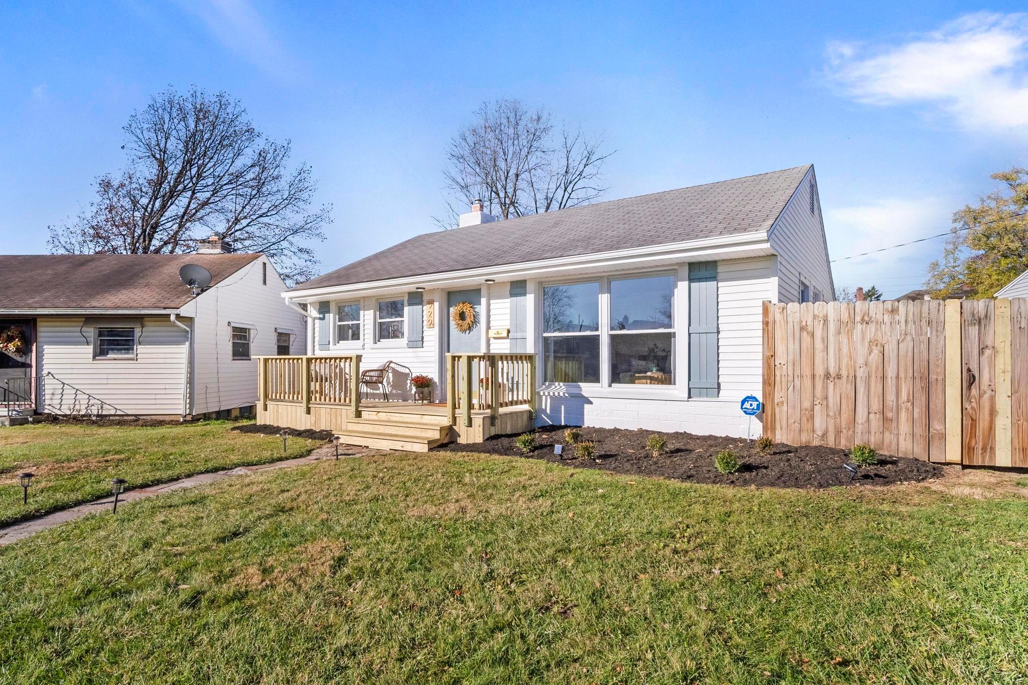 929 South Broadleigh Road Columbus, OH 43209 - Photo 4 of 52 DSC06040