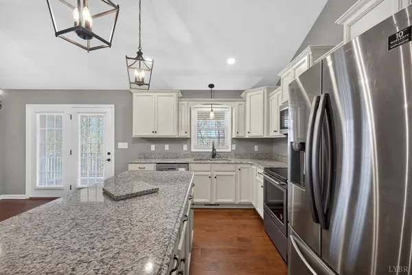 $459,000 | 1722 Country Club Road, Appomattox, VA 24522
