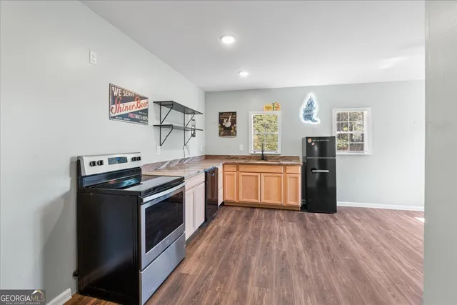 a bedroom with a bed and a ceiling fan