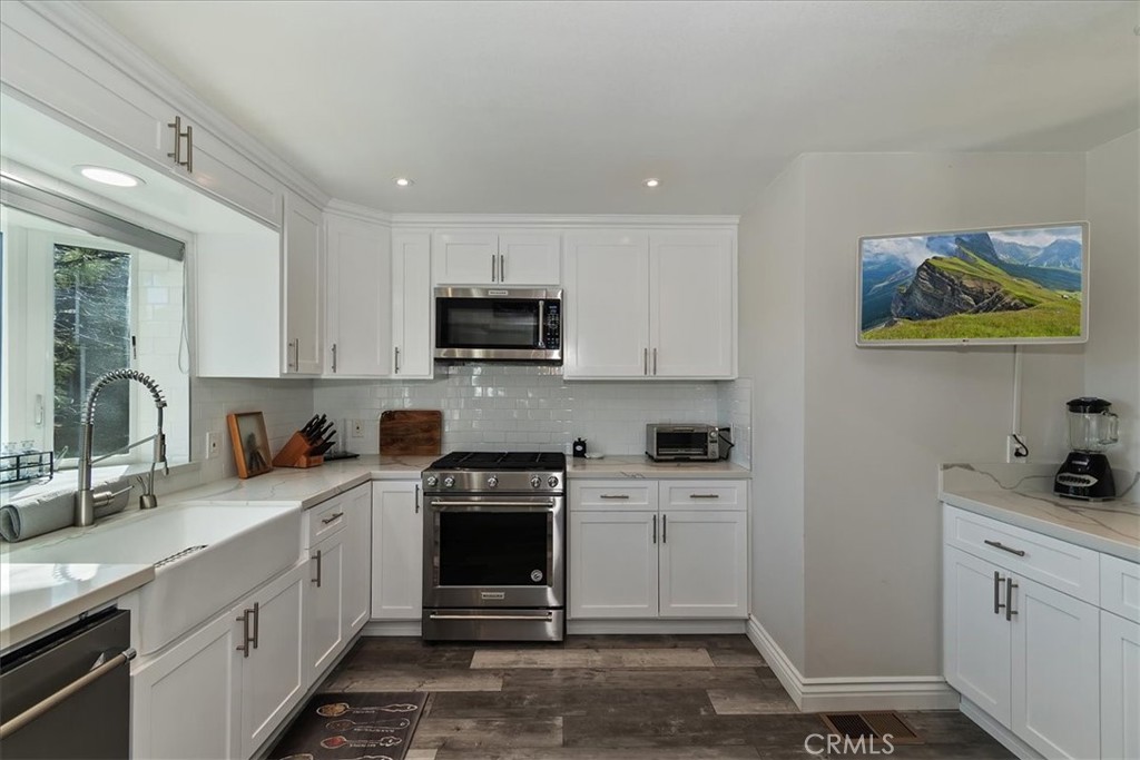 27565 North Bay Road Lake Arrowhead, CA 92352 - Photo 14 of 58 a kitchen with a sink stove and cabinets