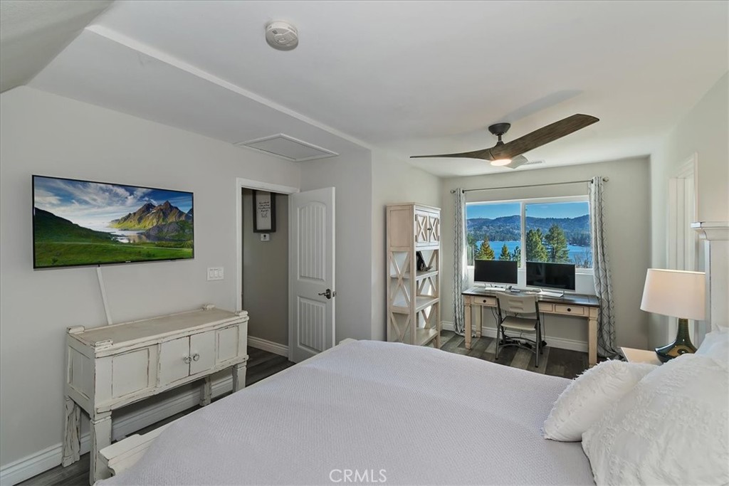 27565 North Bay Road Lake Arrowhead, CA 92352 - Photo 21 of 58 a bedroom with a bed and a flat screen tv