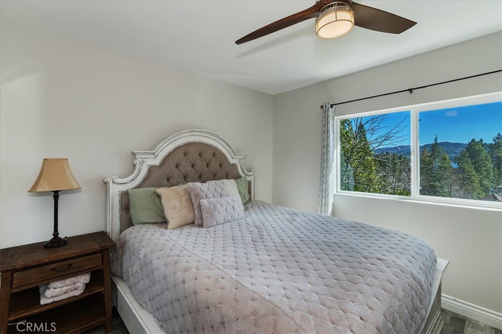 27565 North Bay Road Lake Arrowhead, CA 92352 - Photo 34 of 58 a bedroom with a bed and a lamp