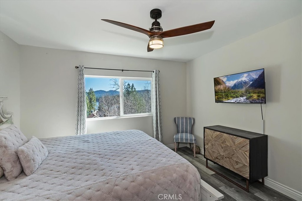 27565 North Bay Road Lake Arrowhead, CA 92352 - Photo 35 of 58 a bedroom with a bed and a window
