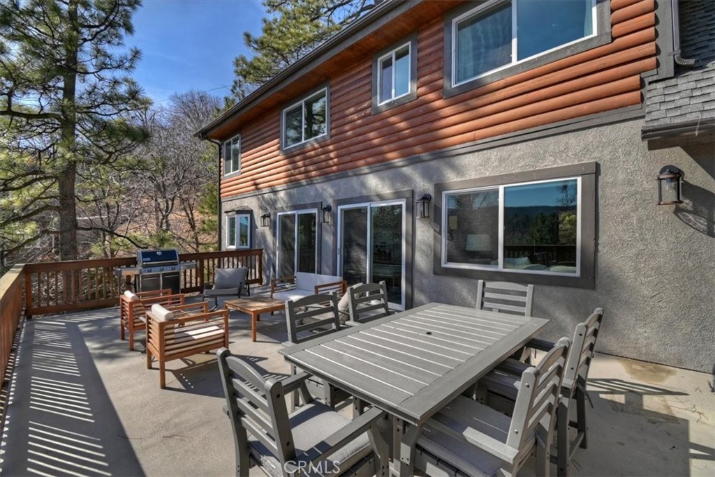 27565 North Bay Road Lake Arrowhead, CA 92352 - Photo 48 of 58 a view of a patio with table and chairs and potted plants