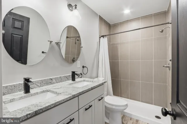 an empty room with closet and a window