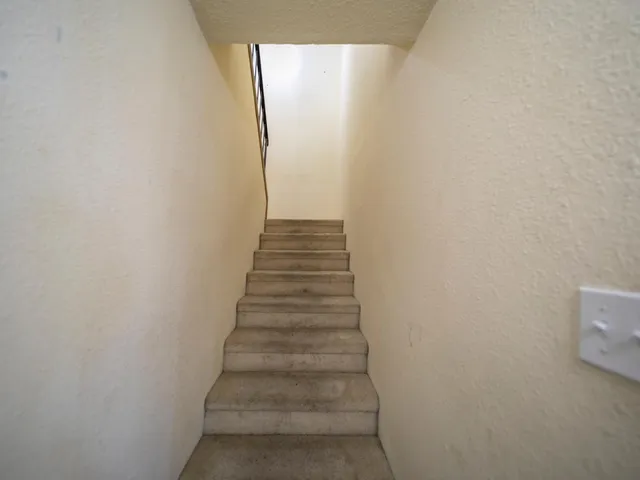 $320,000 | 17 West Lancaster Drive, Stockton, CA 95207