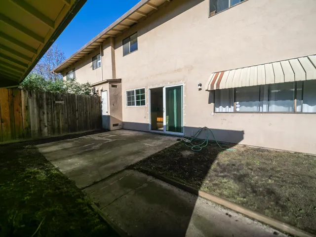 $320,000 | 17 West Lancaster Drive, Stockton, CA 95207