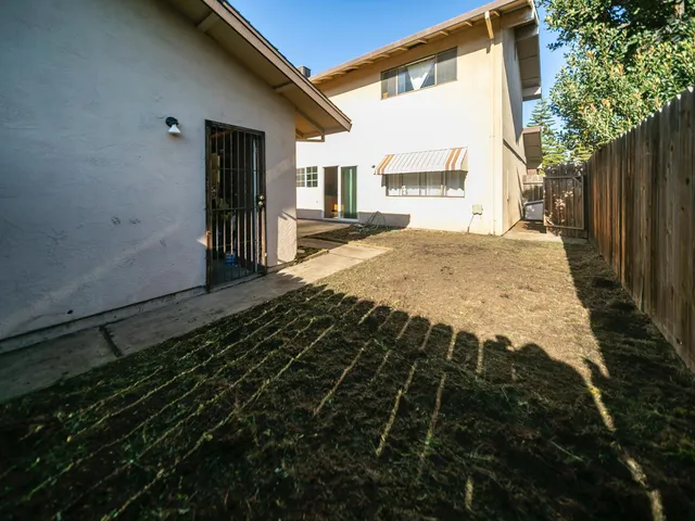 $320,000 | 17 West Lancaster Drive, Stockton, CA 95207