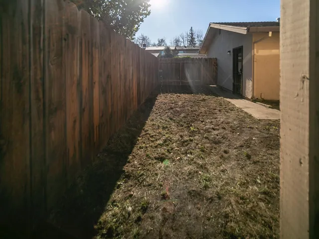 $320,000 | 17 West Lancaster Drive, Stockton, CA 95207