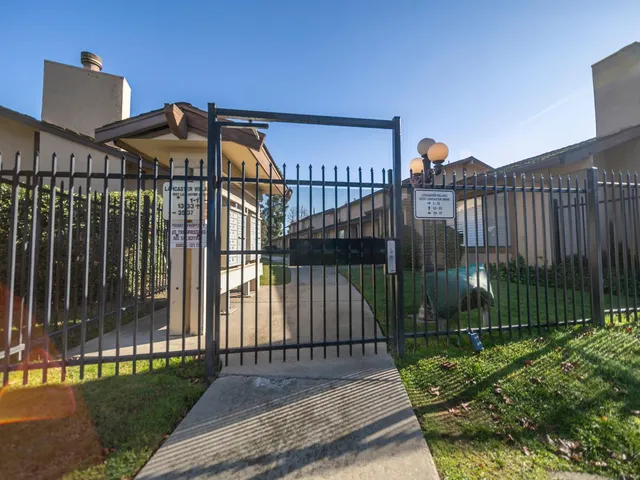 $320,000 | 17 West Lancaster Drive, Stockton, CA 95207