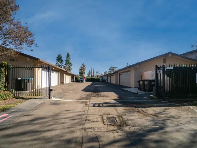 $320,000 | 17 West Lancaster Drive, Stockton, CA 95207