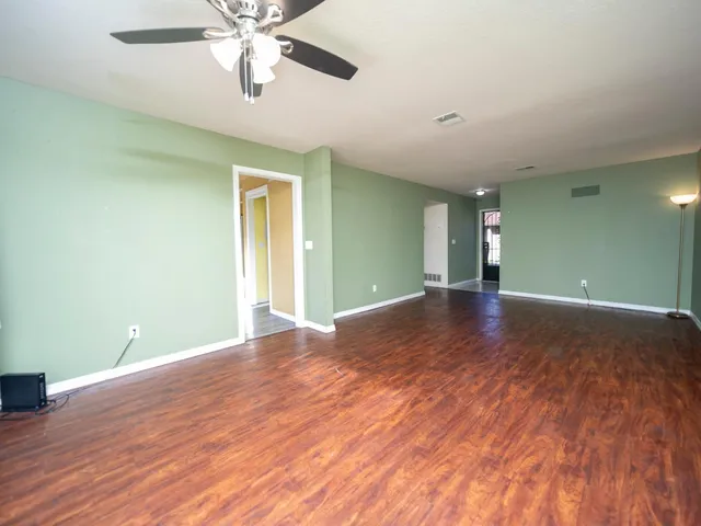 $320,000 | 17 West Lancaster Drive, Stockton, CA 95207