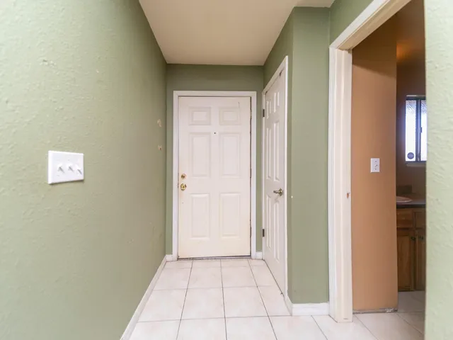 $320,000 | 17 West Lancaster Drive, Stockton, CA 95207