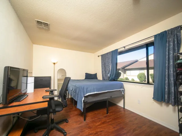 $320,000 | 17 West Lancaster Drive, Stockton, CA 95207