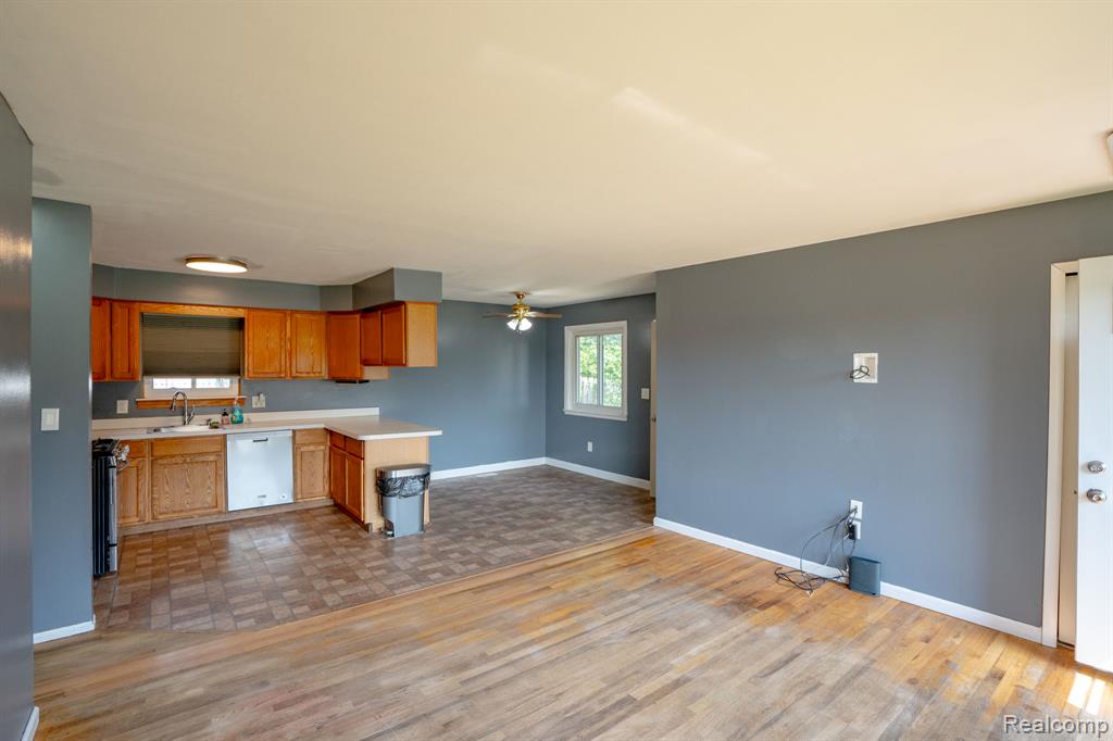 35407 Kelly Road Clinton Township, MI 48035 - Photo 8 of 38