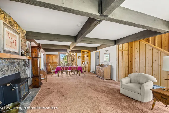 a view of livingroom with furniture