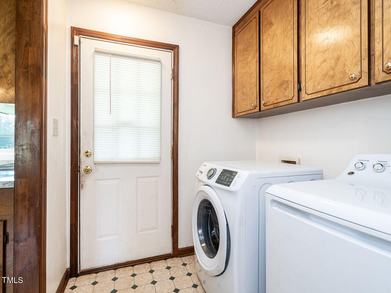 597 Thorne Road Selma, NC 27576 - Photo 24 of 28 025-1280x960-laundry-room - Copy